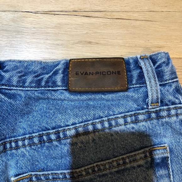 Denim shorts size 8 - Picture 3 of 4